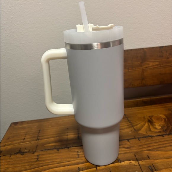 40 oz Stanley Light Grey - Picture 3 of 5